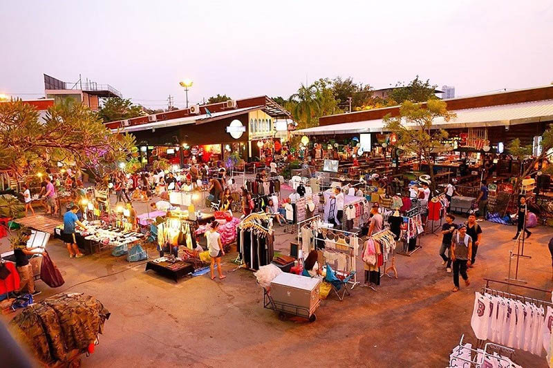 Shopping in Chatuchak market - best things to do in bangkok